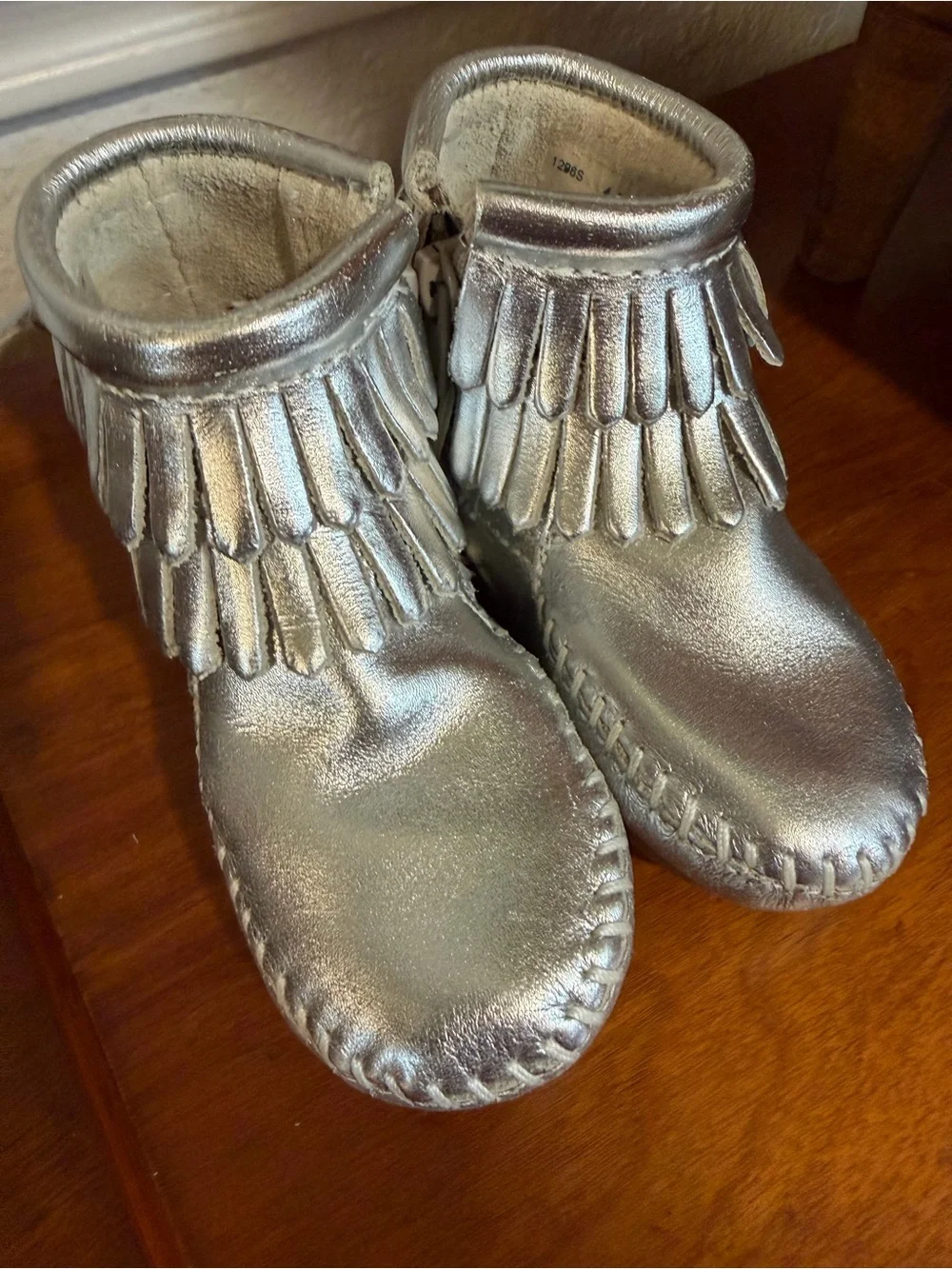 Minnetonka Metallic Silver Double Fringe Moccasin Boots Kids Size 4